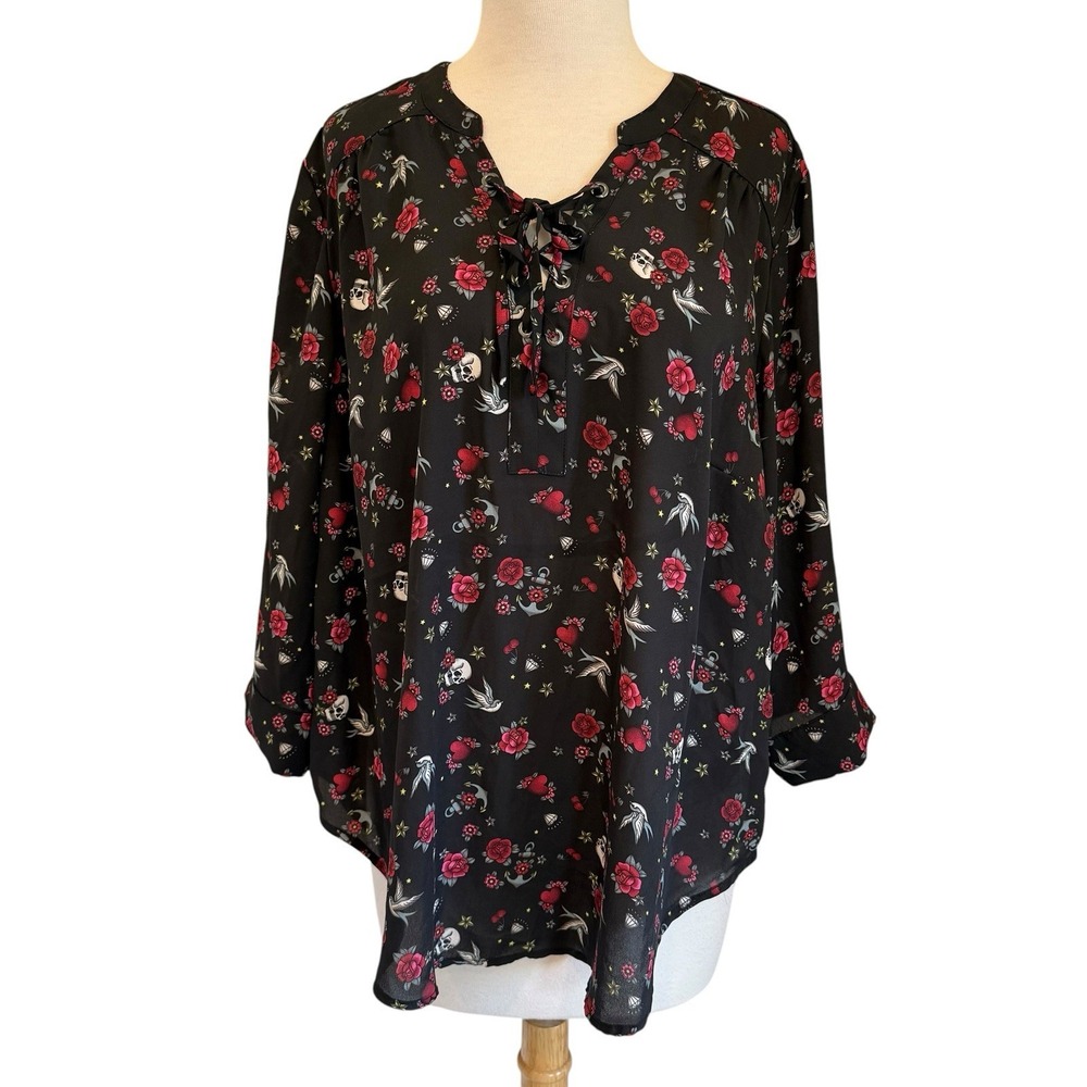 Torrid Harper 3/4 Sleeve Lace Up Blouse Womens Size 00 Shear Skulls Floral Goth
